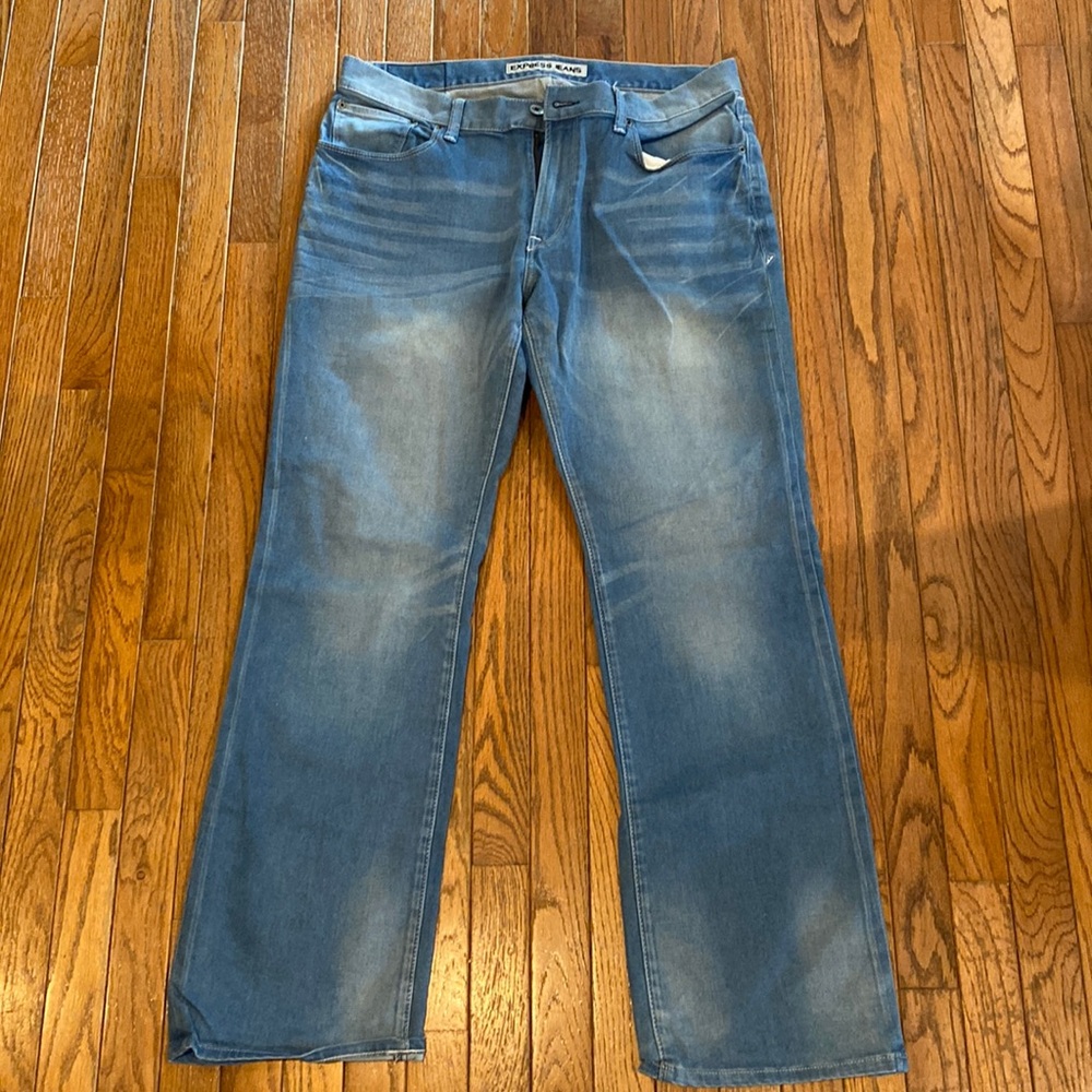 Express Men’s Kingston Classic Fit Bootcut Jeans